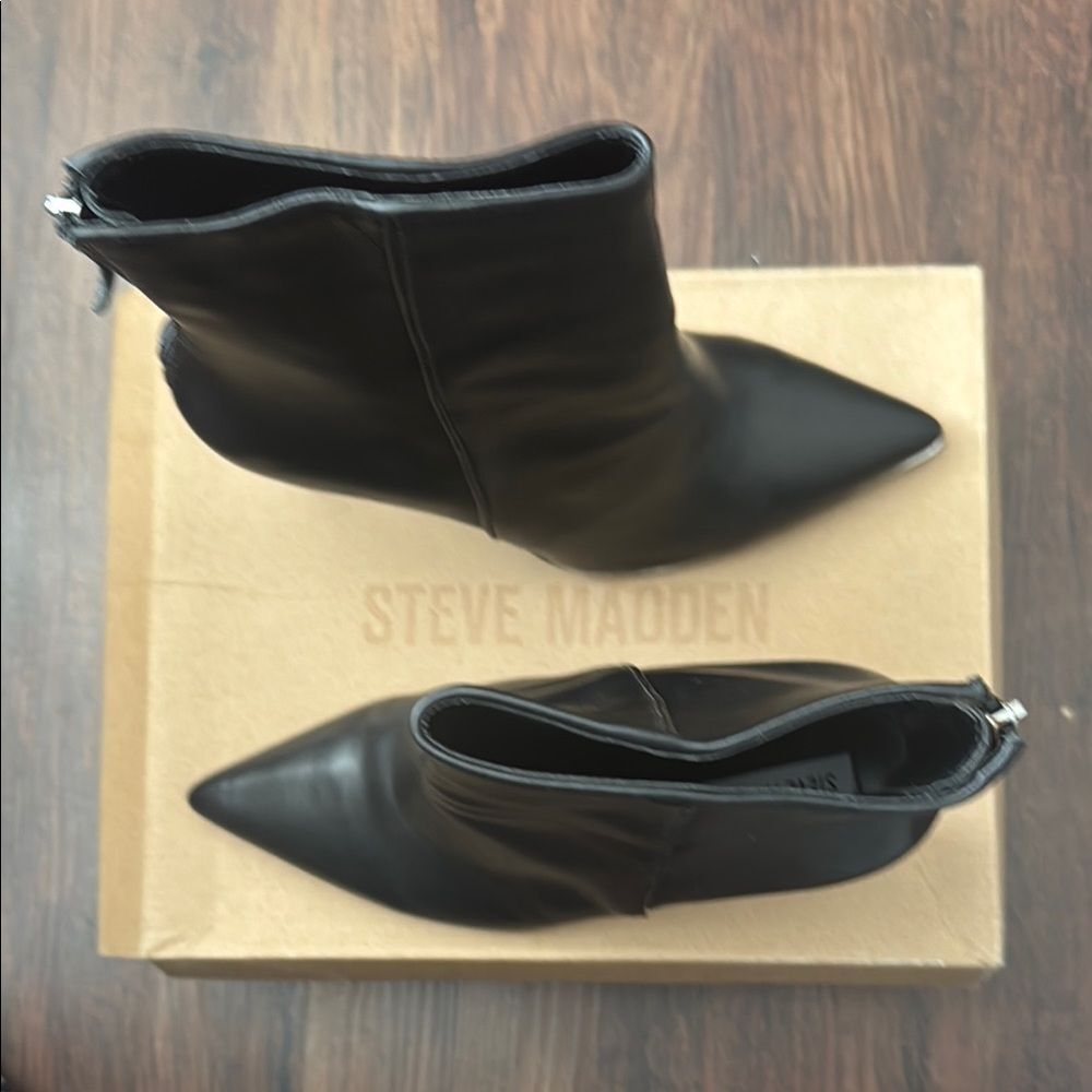 Steve Madden Black Pointed Toe Leather Ankle Boots